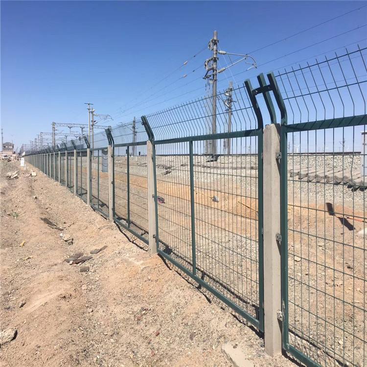 房山铁路防护栅栏安装注意事项